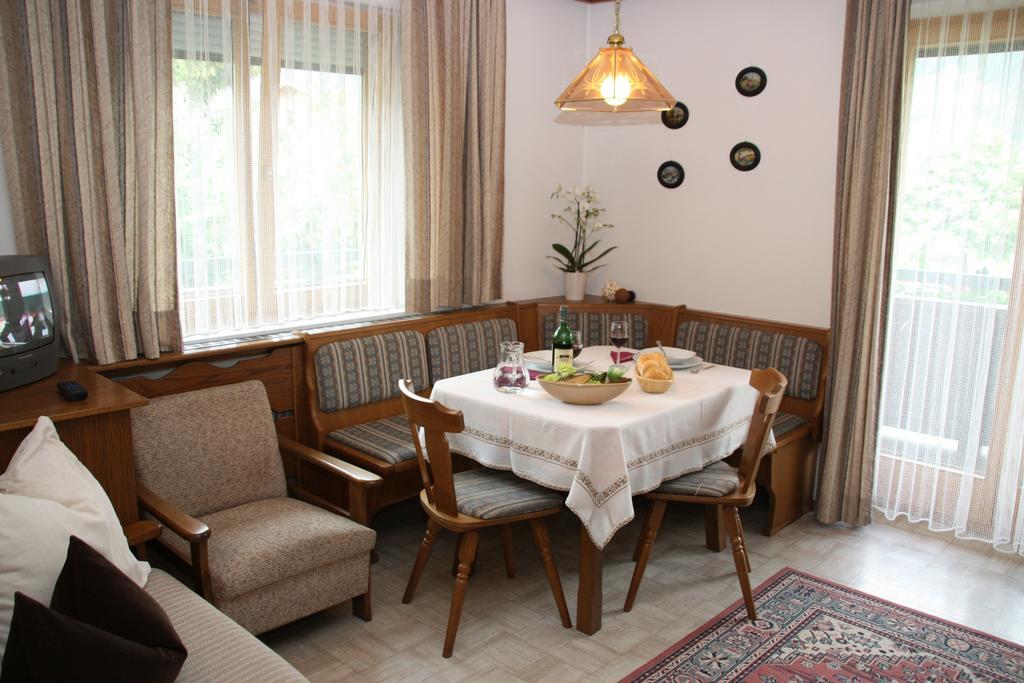 Gaestehaus Neuhauser Zell am Ziller Szoba fotó
