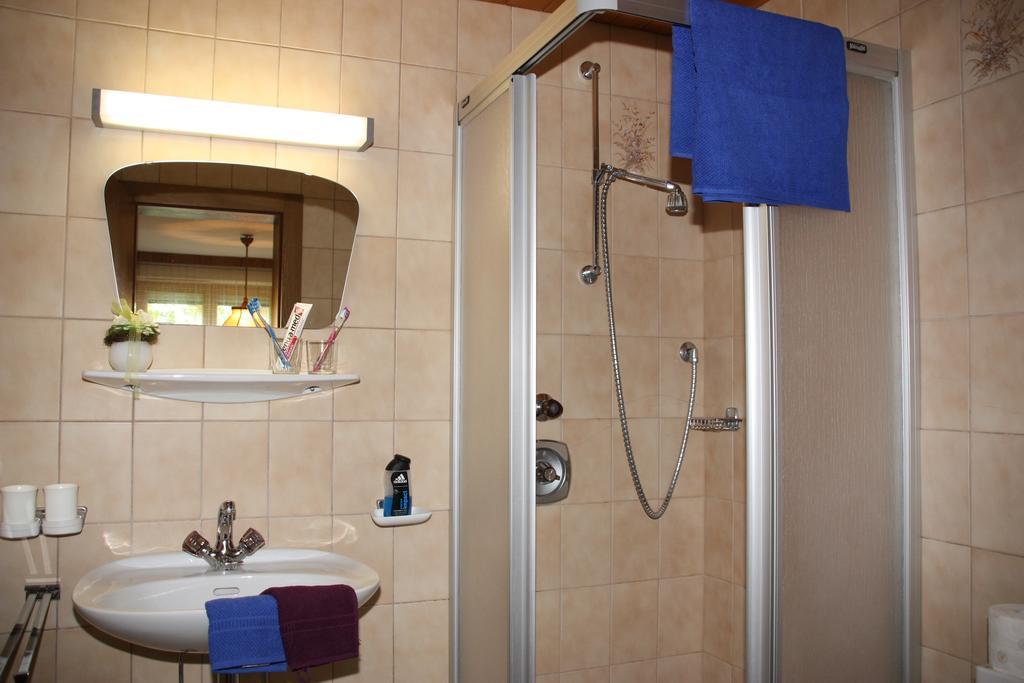 Gaestehaus Neuhauser Zell am Ziller Szoba fotó
