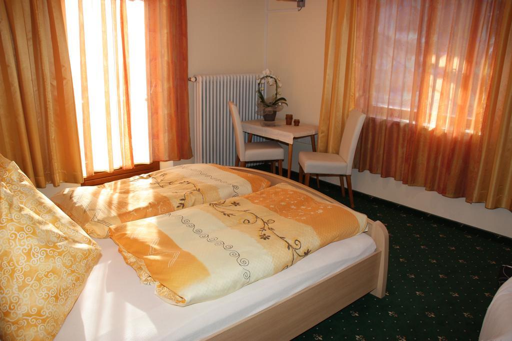 Gaestehaus Neuhauser Zell am Ziller Szoba fotó